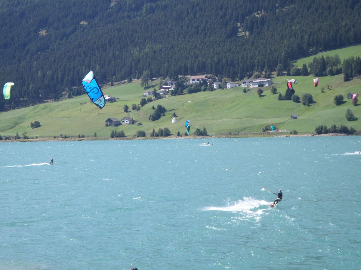 kitesurf sul lago di Resia in Val Venosta