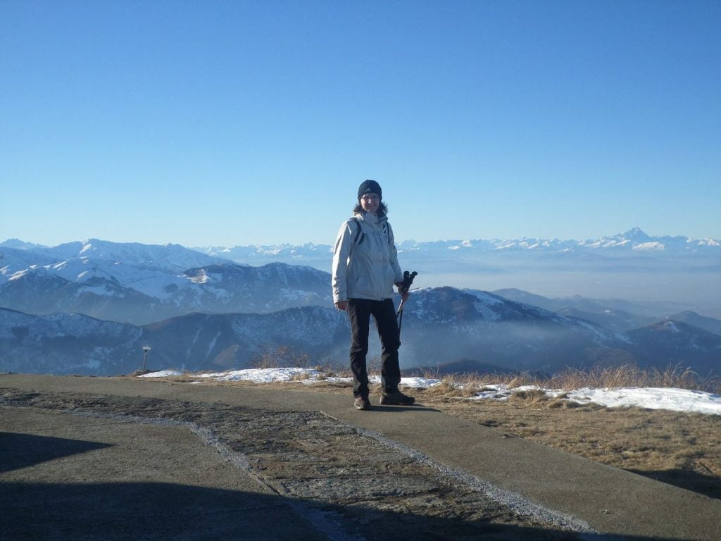 in cima al Bric Mindino, tra la Bisalta e il Monviso