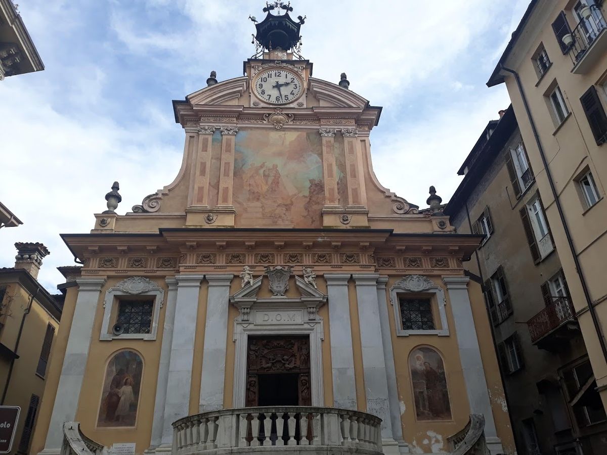 il geocaching a Mondovì passa accanto alla chiesa dei Santi Pietro e Paolo