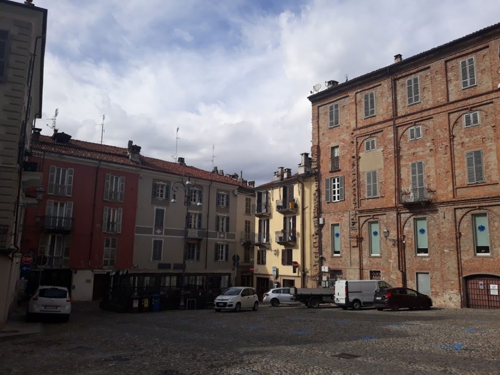 geocaching a Mondovì: piazza Roma