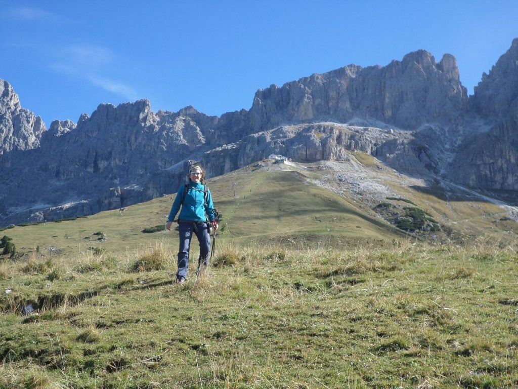 alla base del Catinaccio / Rosengarten si vede il rifugio Fronza alle Coronelle