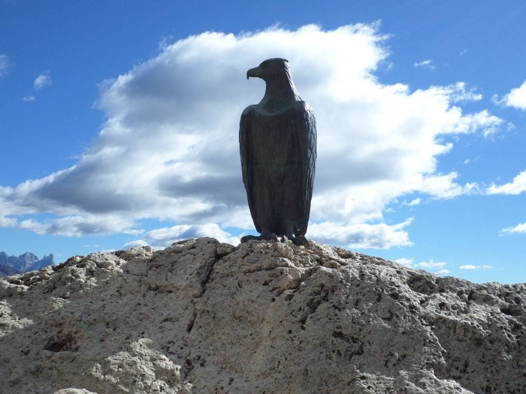 aquila di ferro dedicata a Theodor Christomannos