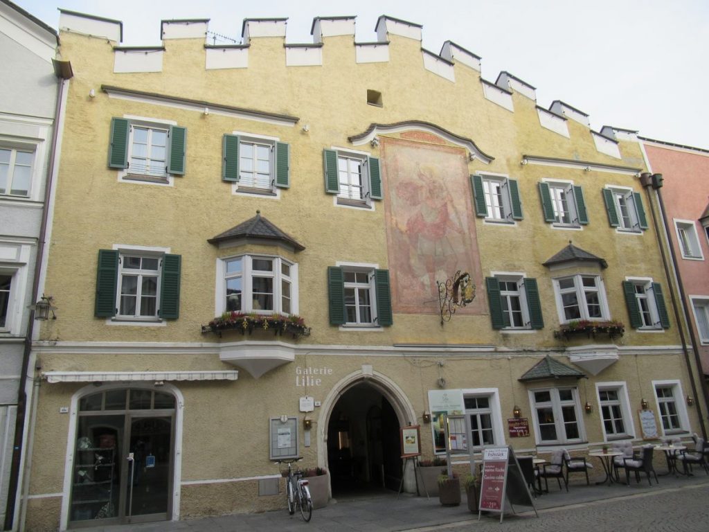 Vipiteno: hotel Lilie con galleria di negozi