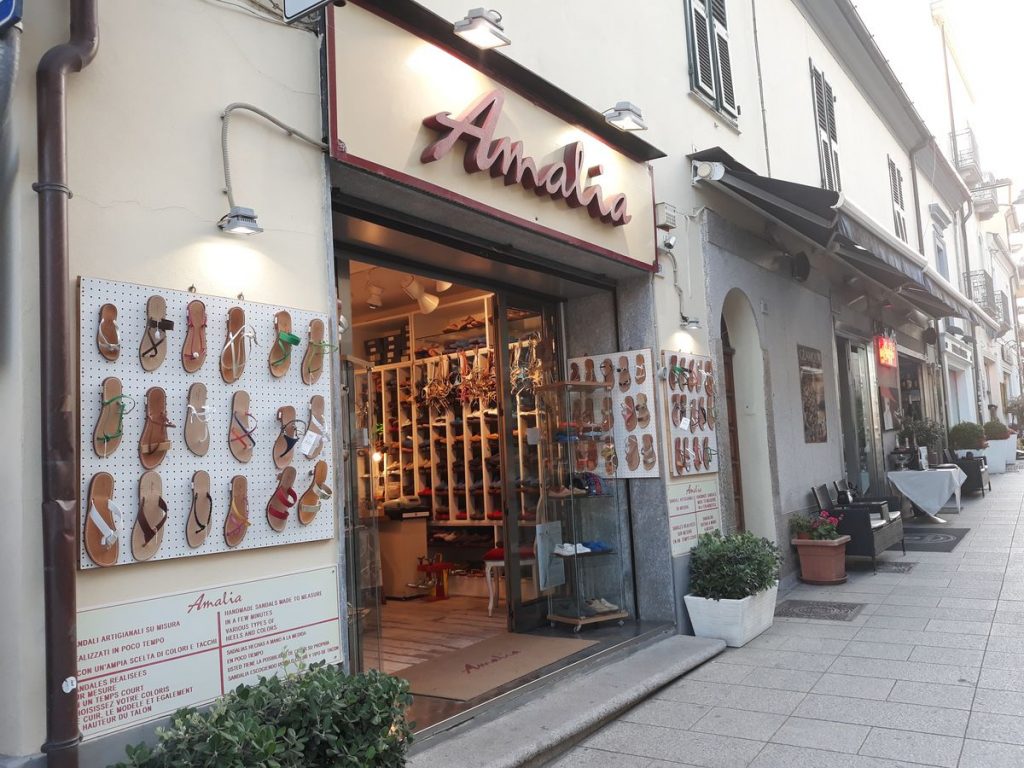 da Amalia, a Olbia, fanno sandali su misura!
