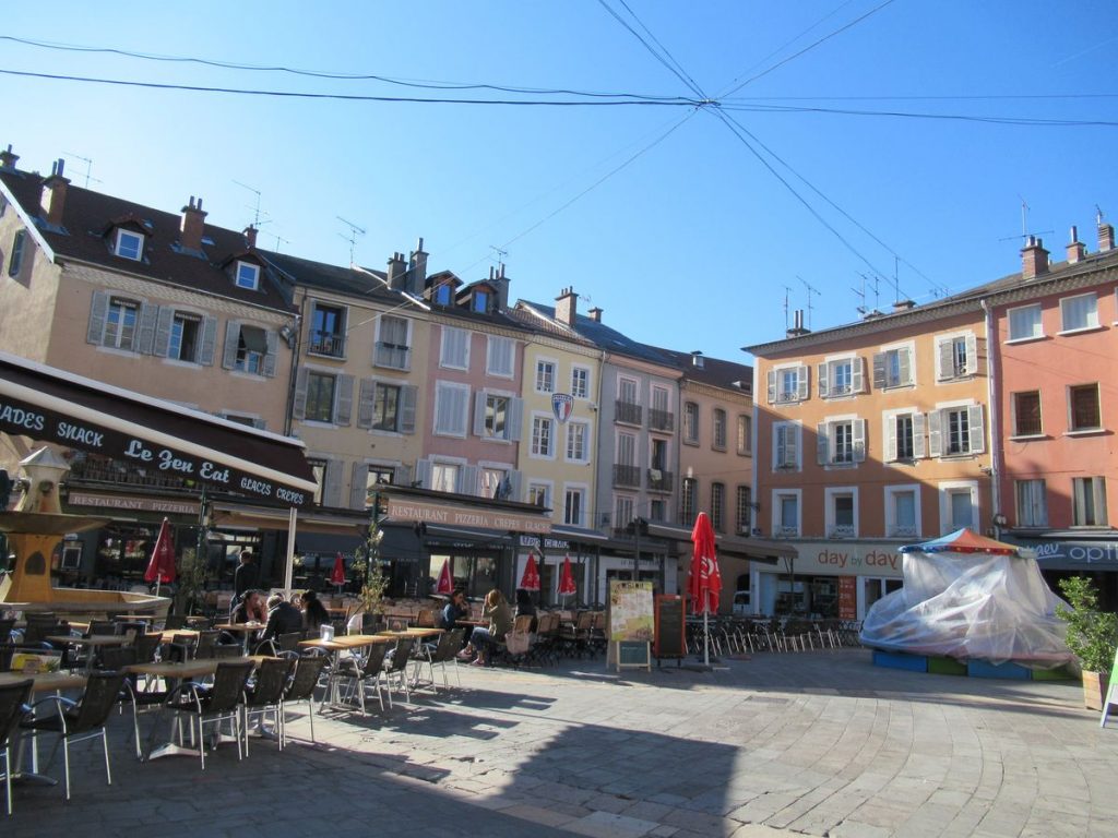 Gap: place Jean Marcelin e le sue facciate colorate