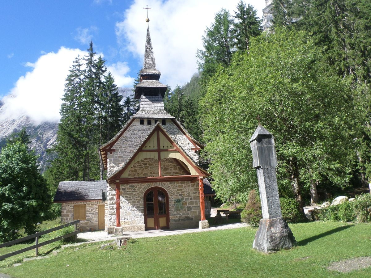 cappella Lago di Braies dedicata alla Divina Madre Dolorosa
