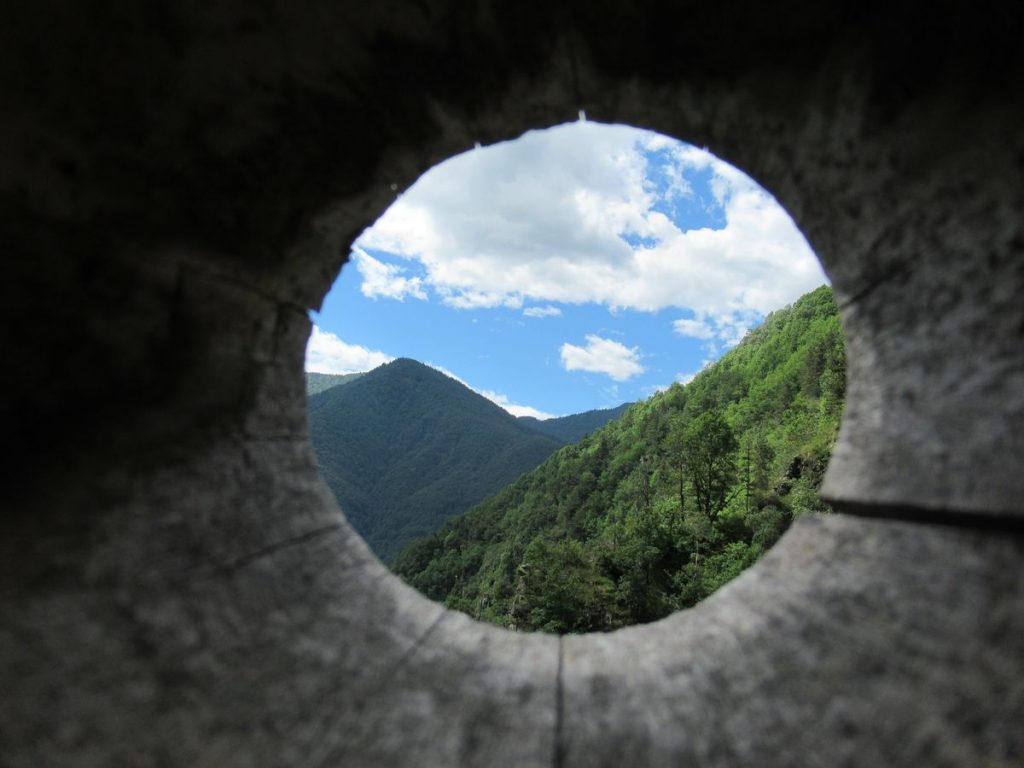 libera la tua fantasia, sentirai la voce del gigante che canta
