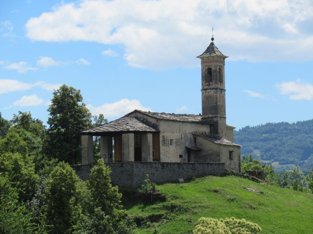 cappella della Santa Trinità vista dalla Panchina Gigante