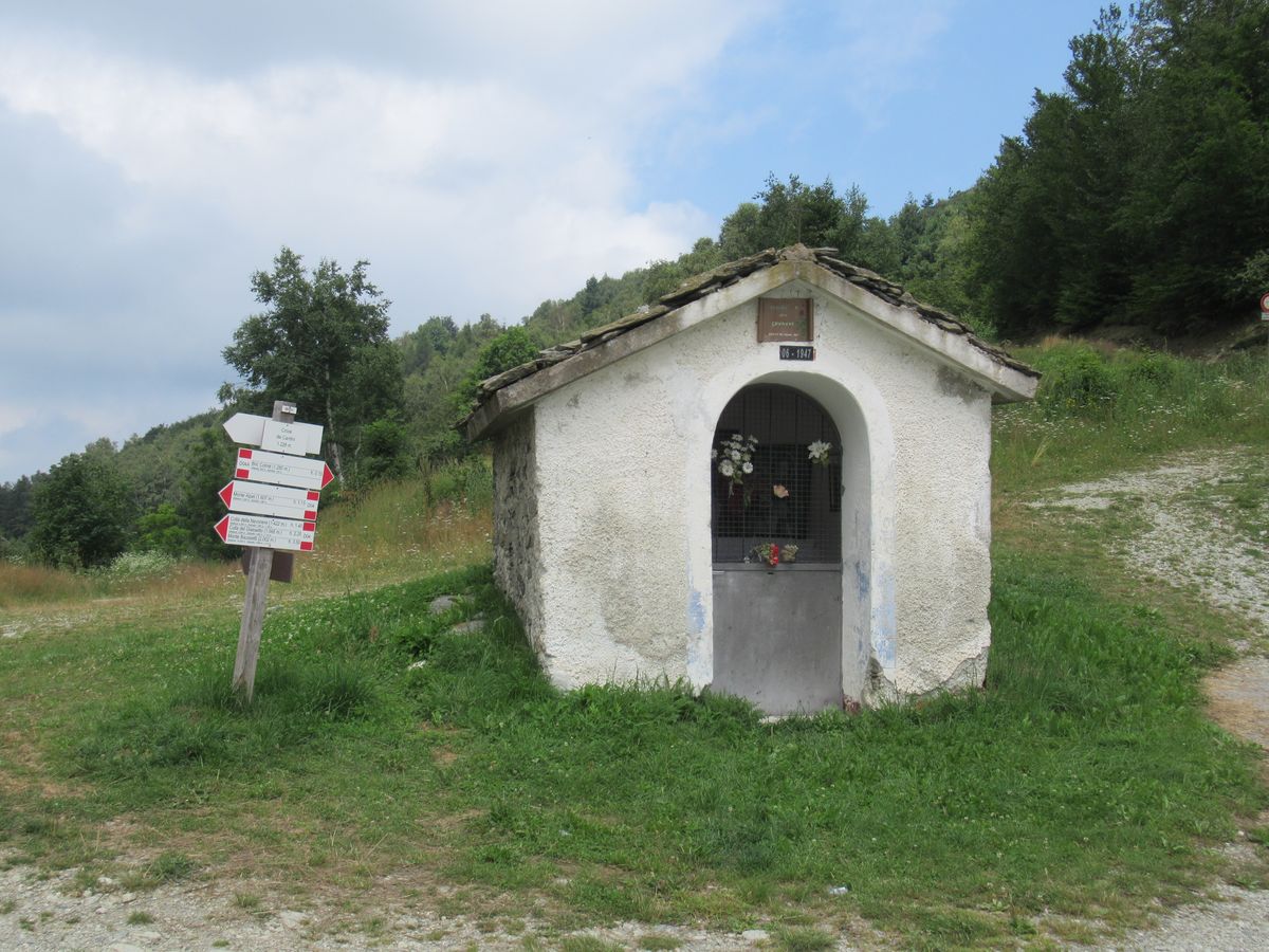 pilone di San Giovanni presso la Croce dei Cardini, da qui si parte per il monte Alpet