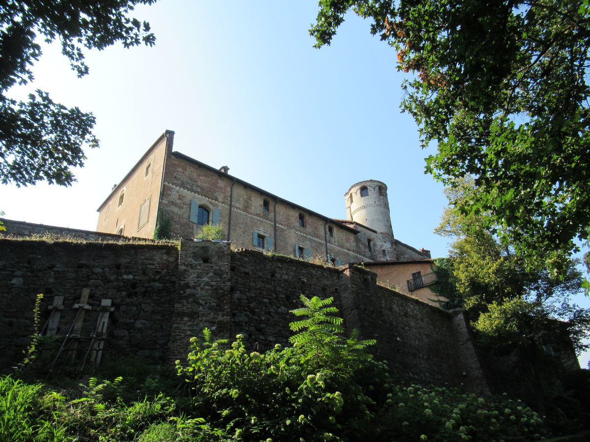 castello della Manta