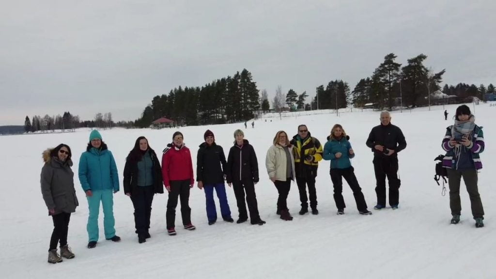 la delegazione di Travel Blogger Italiane sul lago ghiacciato a Vuokatti