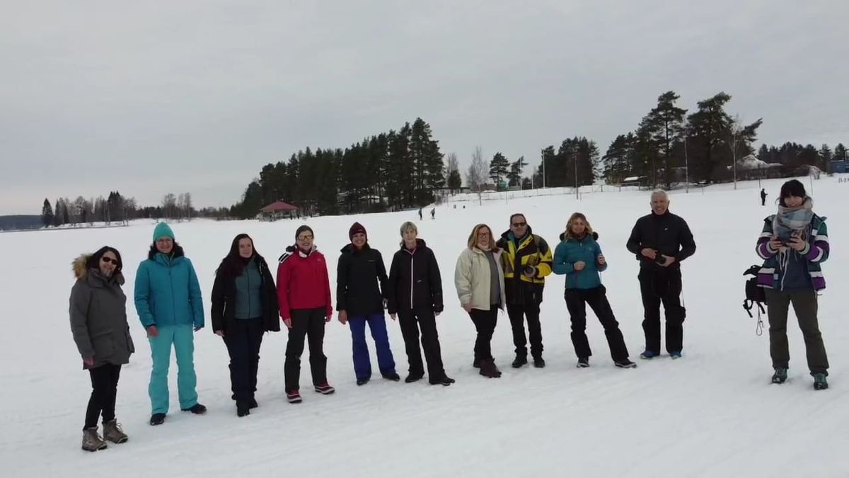 la delegazione di Travel Blogger Italiane sul lago ghiacciato a Vuokatti in occasione del Fam Trip in Finlandia