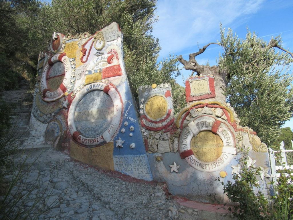 mausoleo Cerisola lungo il sentiero del pellegrino