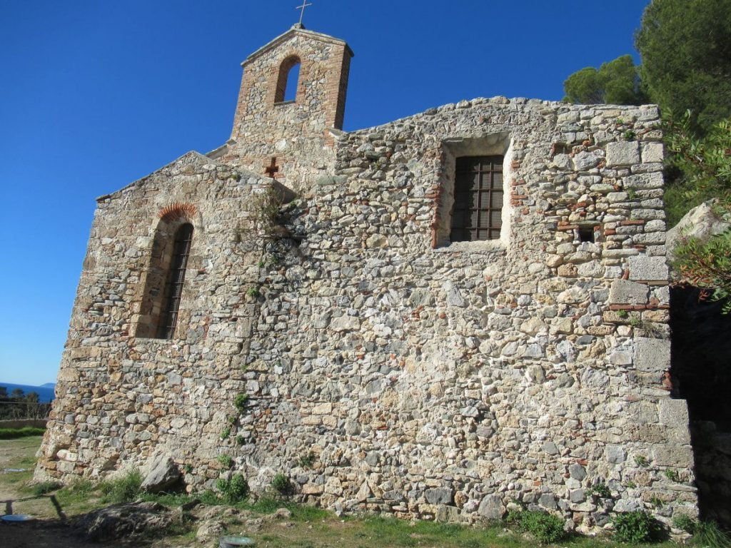 una breve deviazione dal sentiero del pellegrino conduce alla chiesa di San Lorenzo