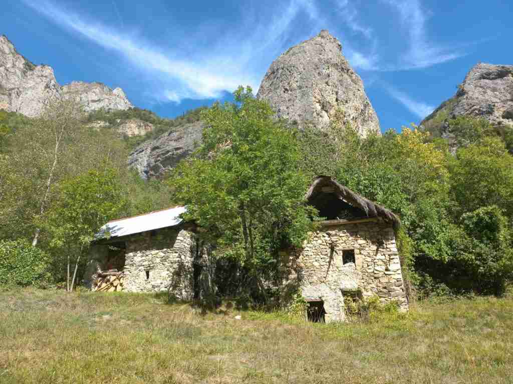 sentiero delle grotte di Aisone: La Comba