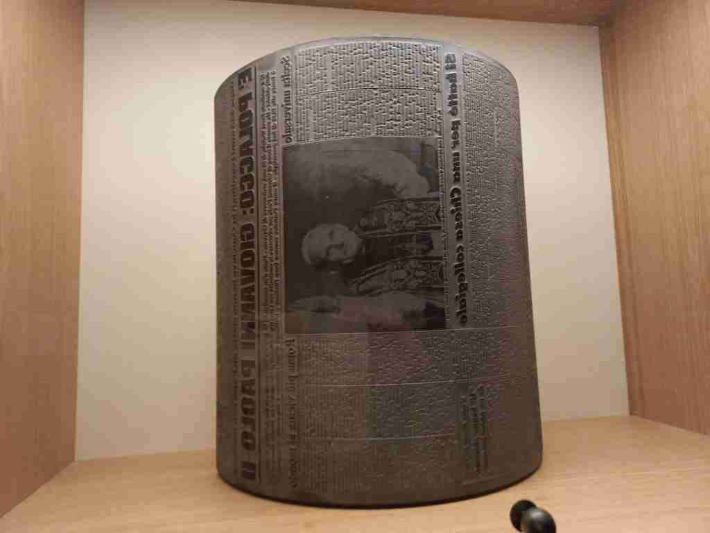 Museo della Stampa di Mondovì: lastra in piombo per rotative