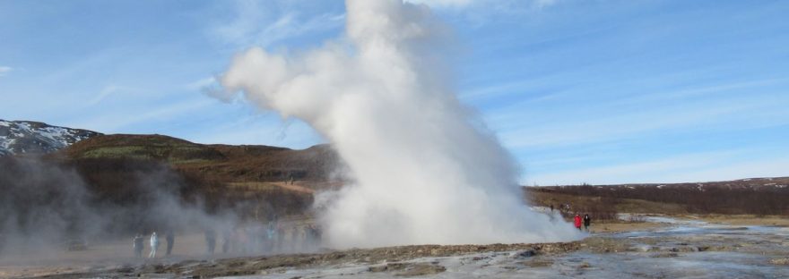 il geyser Strokkur nell'area geotermica del Geysir, tappa del Golden Circle in Islanda