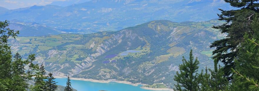 da Lauzet a Seyne: il lago di Serre-Ponçon visto dall'alto