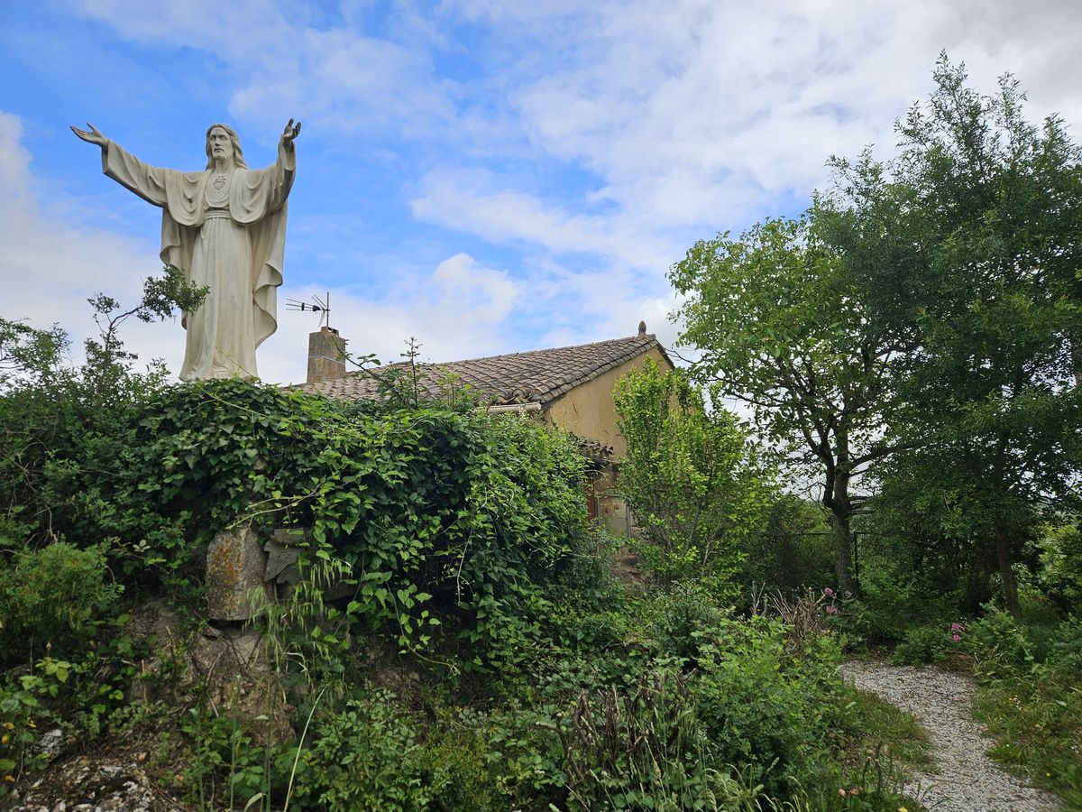 Gesù ci accoglie nella cappella della Santa Trinità a Montferrand
