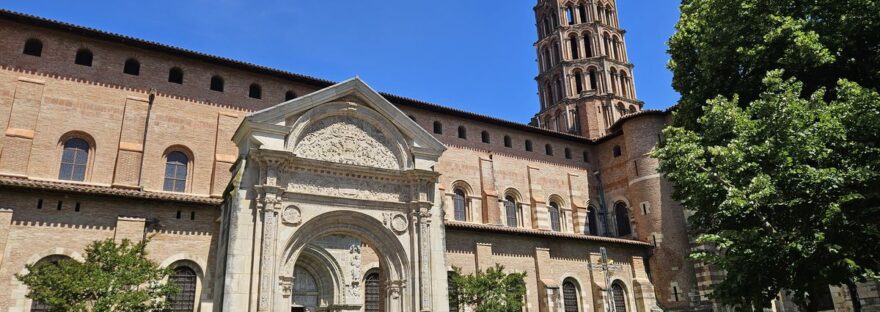 ingresso dall'antico portale dell'abbazia