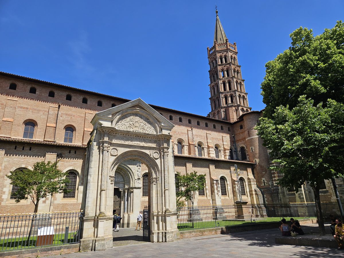 ingresso dall'antico portale dell'abbazia